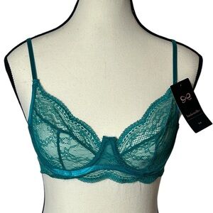 Hunkemoller new with tags women’s size 34B underwire bra. Color deep lake lace